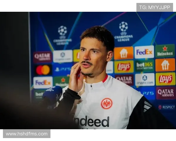 法鹰后卫赛场昏迷险情突发武什科维奇关键施救彰显足球精神