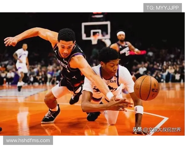 布克：稳扎稳打切断对手进攻路线 力助球队赢得关键胜利